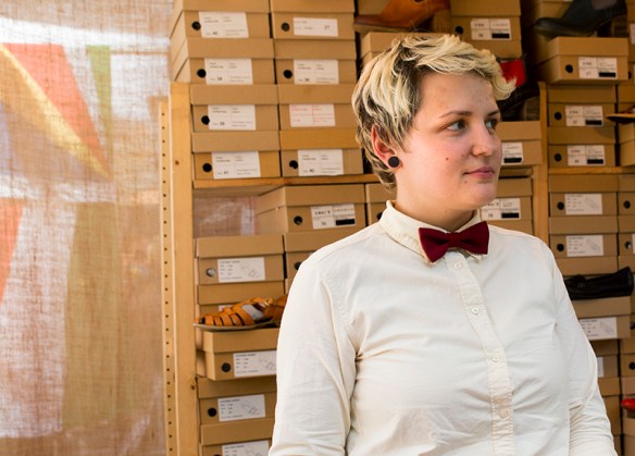 SHOE_SELLER_001small